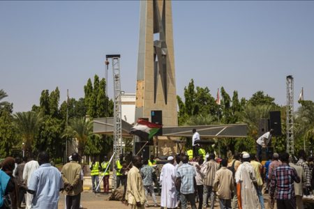 Sudan protesters surround government headquarters in Khartoum