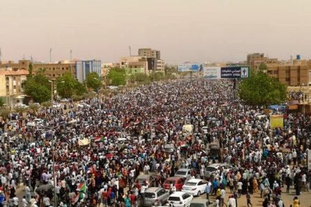 Despite moderate warning yesterday, Khartoum authorities closed all roads and bridges in preparation for today protest.