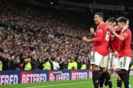 Manchester United blow Tottenham’s title aspirations while Liverpool’s upturn continued