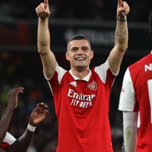 Arsenal reach Europa League knockouts with victory over PSV