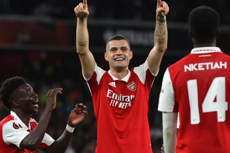 Arsenal reach Europa League knockouts with victory over PSV