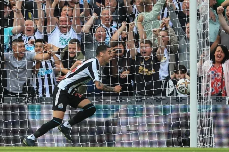 Newcastle beat Tottenham to move into Premier League top four