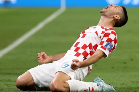 Kramaric double fires Croatia as Canada crash out 