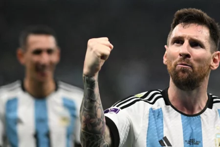 Messi leads Argentina to 2-0 win over Mexico