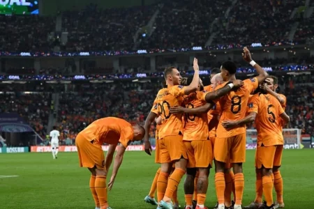 Netherlands back with a victory over Senegal