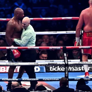 Fury dominates Chisora to retain WBC heavyweight title and eyes Usyk