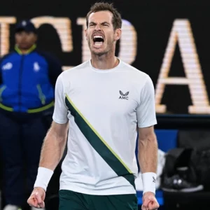 Murray, Djokovic to defy aches and pains at Australian Open