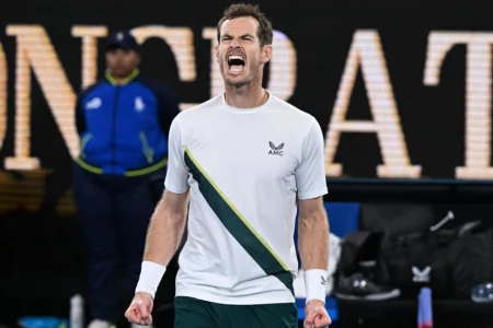 Murray, Djokovic to defy aches and pains at Australian Open