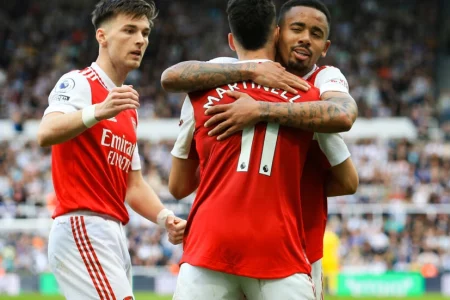 Arsenal pass Newcastle test to keep pressure on Man City