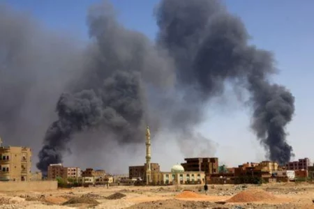 Heavy fighting in Khartoum as US warns of protracted war