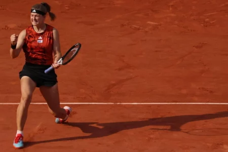 Muchova defeats Belarus’ Sabalenka to reach French Open final in epic comeback