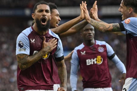 Aston Villa thrash West Ham to close on Premier League top four