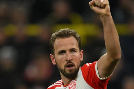 Kane hits hat-trick as Bayern thump Dortmund to keep pace with leaders Leverkusen