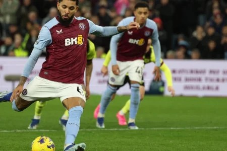 Premier League, Aston Villa joint top of Premier League, Man City close in