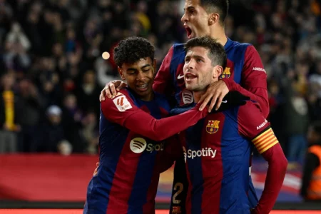 Sergi Roberto fires struggling Barca to victory over Almeria