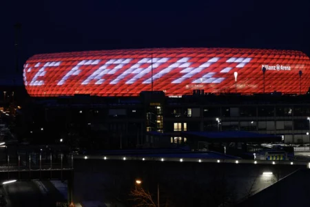 ‘Danke Franz’: Germany lights a candle for football icon Beckenbauer