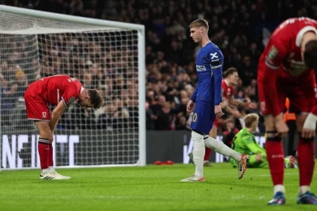 Chelsea hit Middlesbrough for six to reach League Cup final