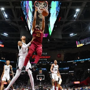 Allen scores 29 as Cavs hold off Wembanyama’s Spurs