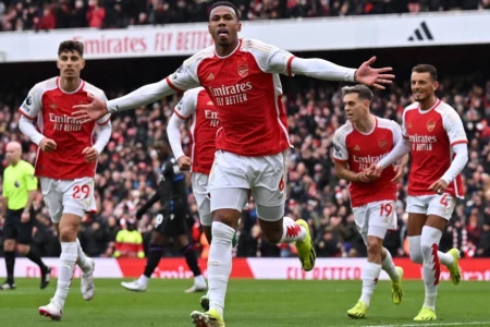 Arsenal thrash Crystal Palace to ease back to winning ways