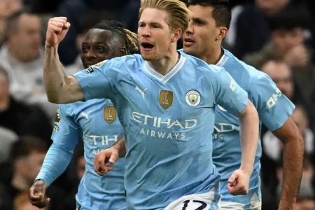 De Bruyne inspires Man City comeback to stun Newcastle, close on Liverpool