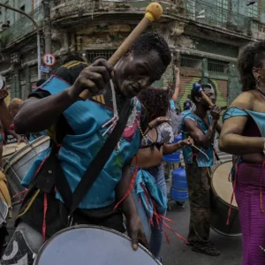 Crack addicts dance in side show to Carnival in Brazil