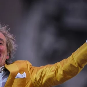 Rod Stewart banks $100 million for song catalog: report