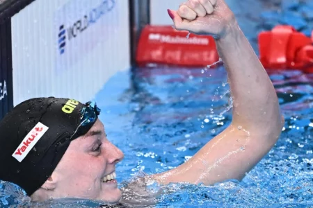 Steenbergen wins women’s 100m freestyle world title