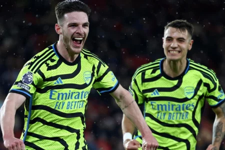 Arsenal hit Sheff Utd for six to set record scoring streak