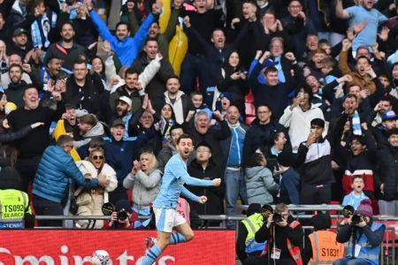 Silva strikes late as Man City sink Chelsea to reach FA Cup final