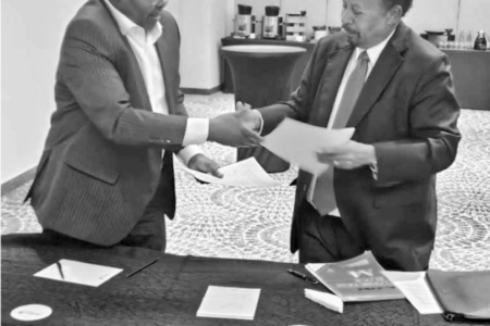 Former Prime Minister Abdalla Hamdok and Abdel Wahid al-Nour sign the Nairobi Declaration