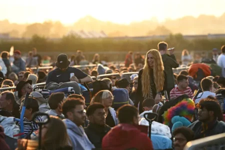 Glastonbury festival kicks off as thousands of fans stream in