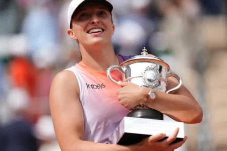 Swiatek reinforces No.1 spot in WTA rankings