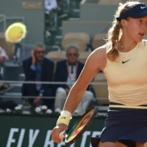 French Open: Andreeva becomes youngest Grand Slam semi-finalist since 1997