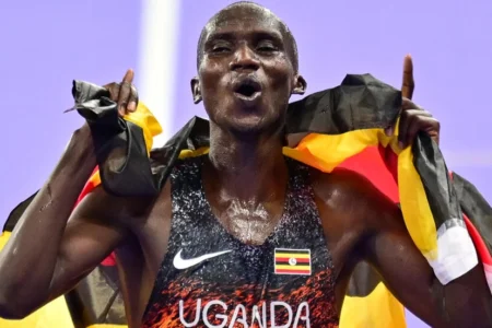 Cheptegei holds off Ethiopian trio to win Olympic 10,000m gold