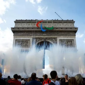 France bid final farewell to Olympics with Champs-Elysees parade