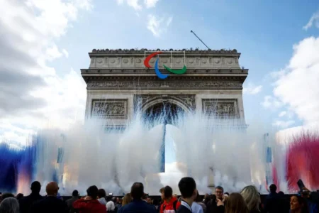 France bid final farewell to Olympics with Champs-Elysees parade