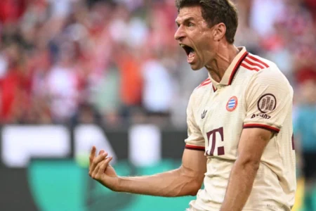 Record-breaker Mueller scores as Bayern beat Freiburg