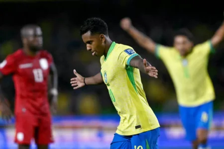 Brazil down Ecuador, Suarez farewell ends in stalemate