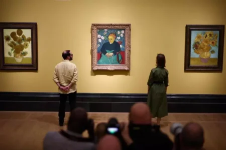 Van Gogh ‘Sunflowers’ brought together in London show