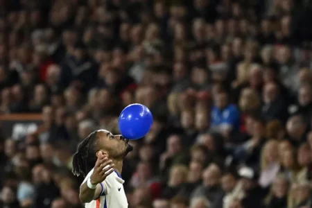 Super sub Nkunku gives unconvincing Chelsea win at Bournemouth