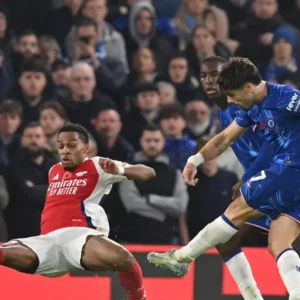 Arsenal stretch winless run in Chelsea draw, Ipswich shock Spurs