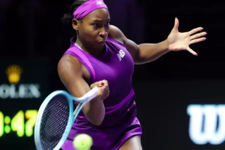 Gauff sets up decider with Zheng at WTA Finals