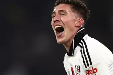 Fulham strike twice in stoppage time to beat Brentford