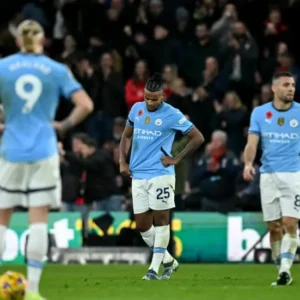 Man City suffer first league loss since December, Arsenal crash as Liverpool go top