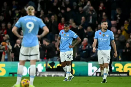 Man City suffer first league loss since December, Arsenal crash as Liverpool go top