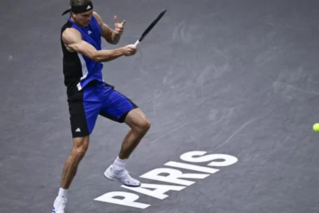 Zverev powers past Rune to reach Paris Masters final