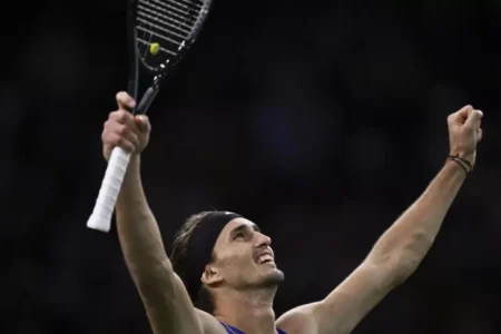 Zverev outclasses Humbert to win Paris Masters