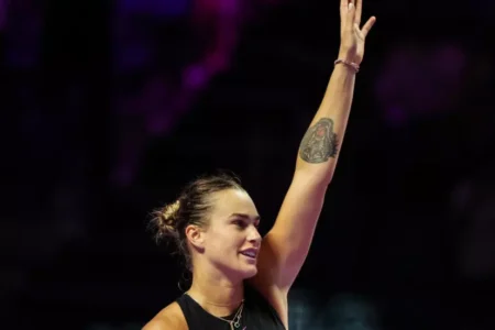 Sabalenka maintains Zheng stranglehold in winning WTA Finals start