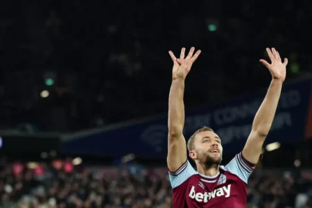 West Ham stars dedicate vital win to Antonio after horror car crash