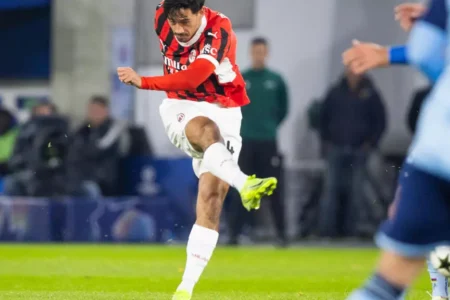 AC Milan cruise past Empoli to eye Euro spots